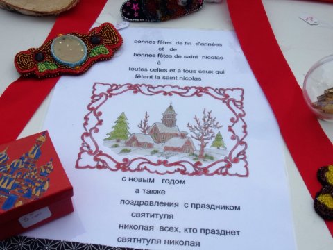 Achat et vente de bijoux d'inspiration russe sur mesure dans un marché artisanal à La Seyne sur Mer